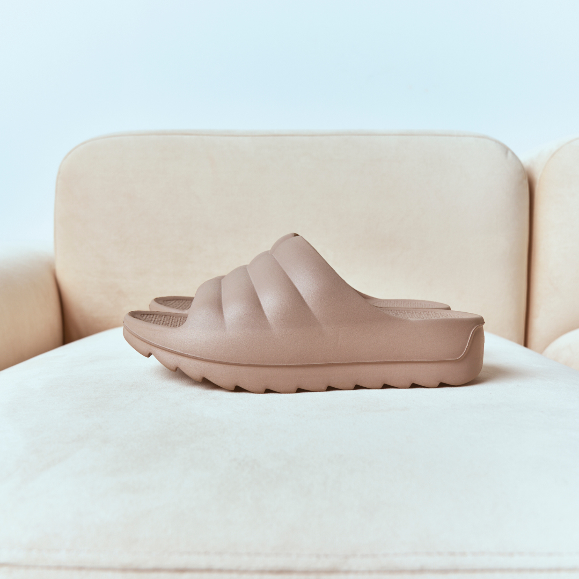 ロルカナ チップ&デール リカバリーレンジャーズ 43-MA0518-28C リカバリーサンダル｜W-CLOUD - Cork brown｜TELIC（テリック）公式